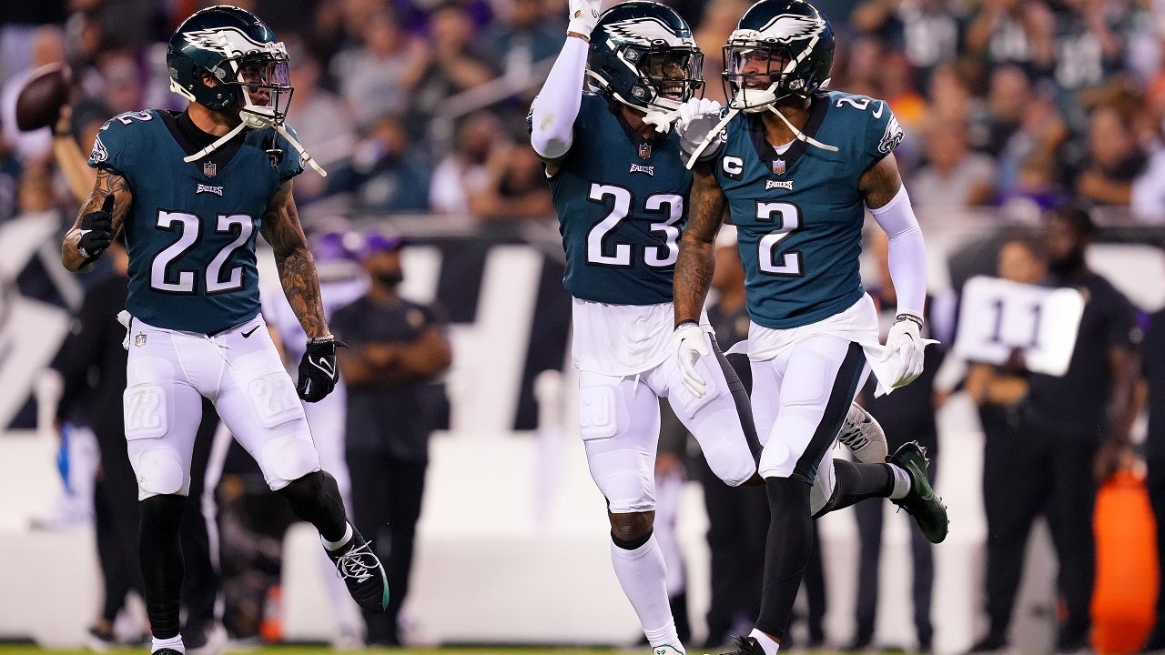 Eagles soar over Vikings, 24-7, in Monday night bout at The Linc