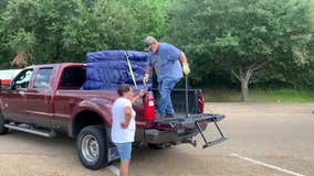 ‘Wonderful’ Texas couple brings U-Haul full of water to Mississippi amid water crisis