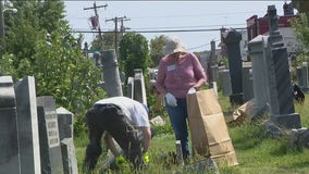 Over 100 volunteers gather in Oxford Circle to restore historic cemetery