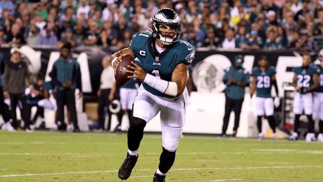Eagles quarterback Jalen Hurts dominant in home opener win against Vikings