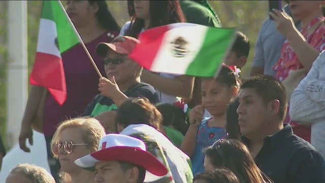 'Viva Mexico!' Over 10K turn out to celebrate Mexico's Independence Day at Penn's Landing