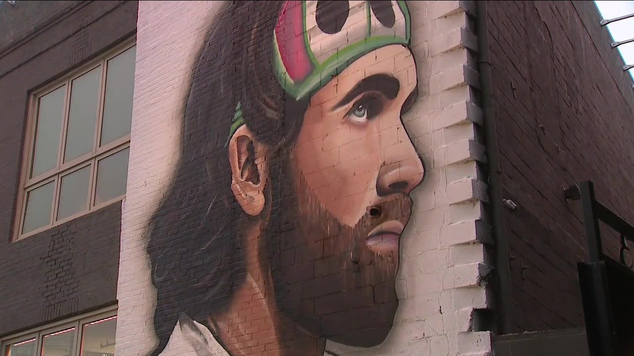 Jesus Bryce': Phillies fans rejoice as Harper mural pops up in