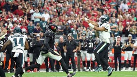 5 - 0! Eagles stay undefeated, hang on to beat Cardinals 20-17