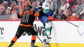 Konecny's late goal lifts Flyers over Canucks, 3-2