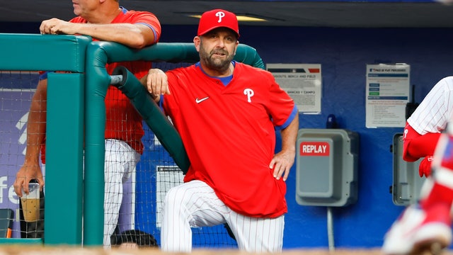 Phillies' Long in search of hits, seeks 3rd Series ring