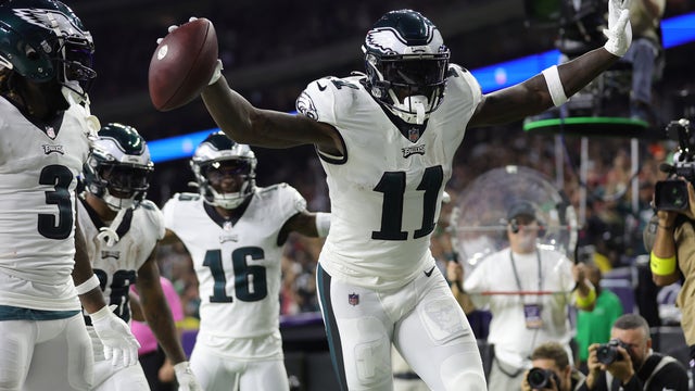 Hurts, Eagles beat Texans 29-17 for their first 8-0 start