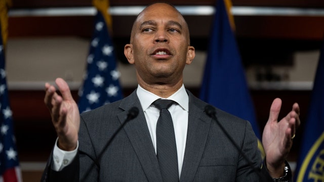Rep. Hakeem Jeffries makes historic bid to lead House Democrats after Pelosi
