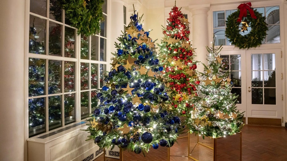 WhiteHouseHolidayDecor_GoldStar.jpg