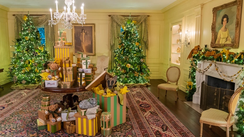 WhiteHouseHolidayDecor_VermeilRoom.jpg