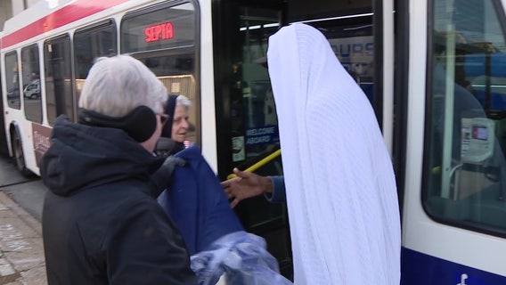 3 busloads of migrants from Texas arrive in Philadelphia: 'Very good to be in this town'