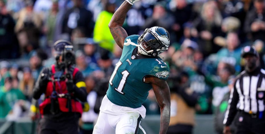 Hurts Has 3 TD Passes Plus TD Run, Eagles Beat Titans 35-10