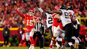 Chiefs, led by hobbled Mahomes, beat Jags 27-20 in playoffs