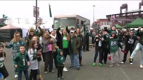 Eagles Fever: Fans cheer on beloved Birds tailgating hours before NFC Championship kickoff