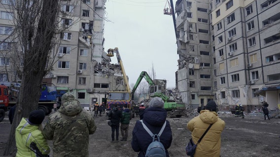 Ukraine strike deaths rise to 40; Russia seen preparing long war