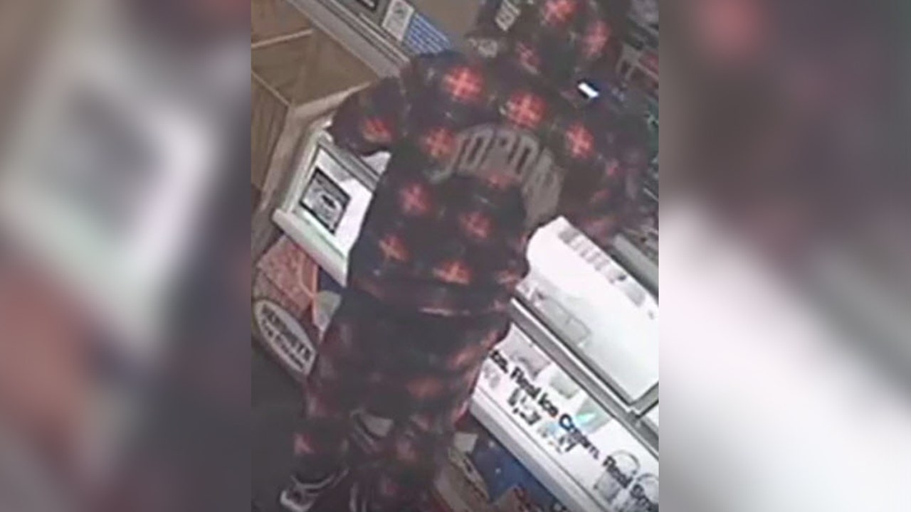 Deadly Ambush Inside Philadelphia Corner Store Caught On Camera Caught on camera: Shot fired as Philadelphia corner store robbed by