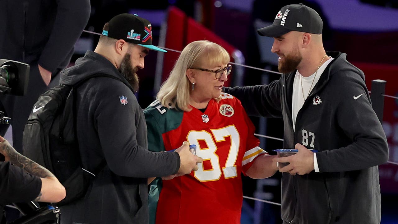 Kelce brothers embrace shared moment on Super Bowl stage from