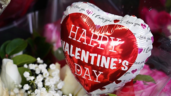 Romance scams cost Americans $1B in 2022, a new record