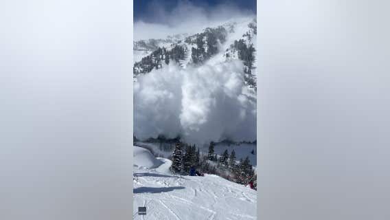 Avalanche creates snow cloud at Utah resort