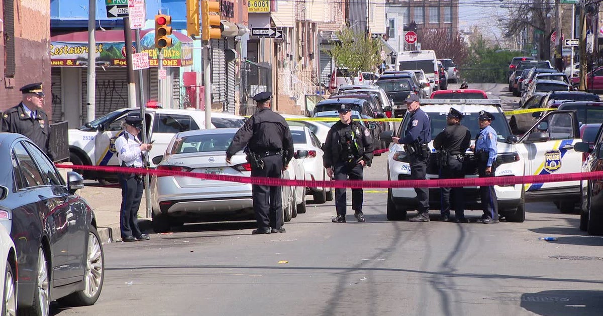 Man critical after he is shot in the back on Kensington street, police ...