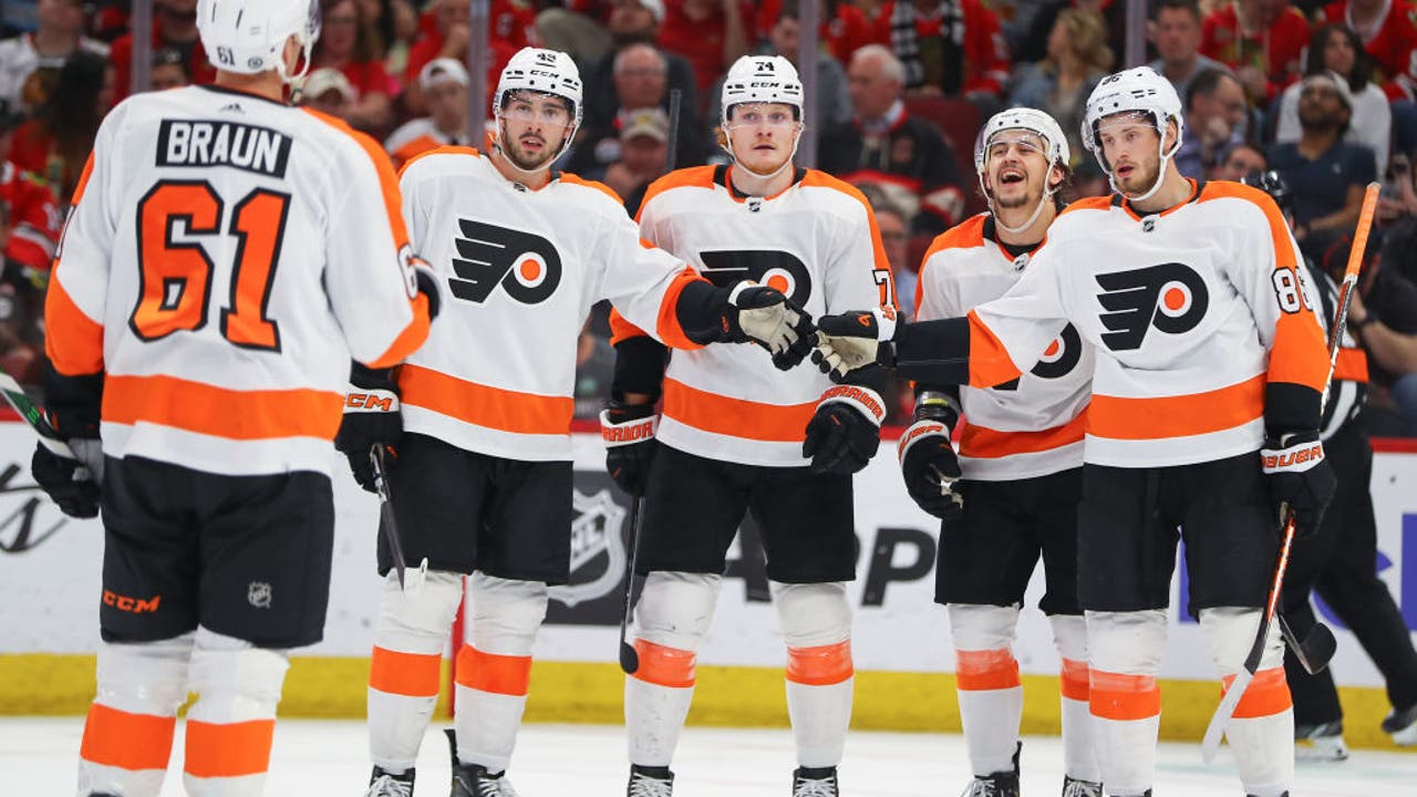 Toews, Blackhawks Lose 5-4 To Flyers In Finale | FOX 29 Philadelphia