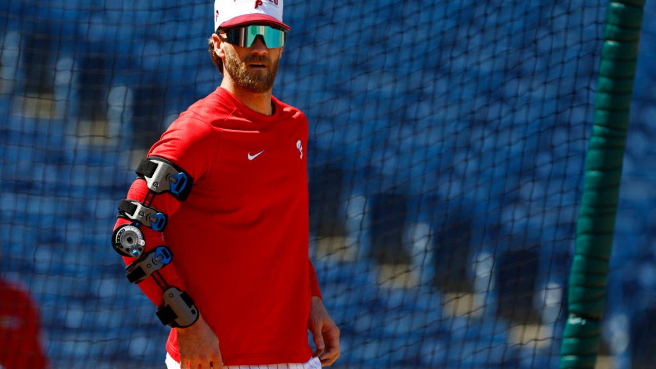Harper working out at first base to hasten return from surgery