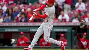 Phillies score 9 in first on way to 14-3 drubbing of Reds