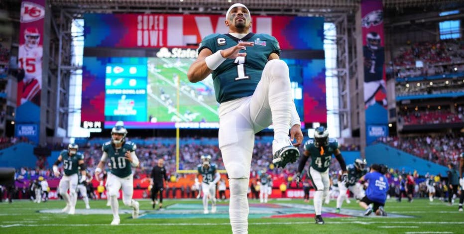 Jalen Hurts agrees to $255 million extension with Philadelphia