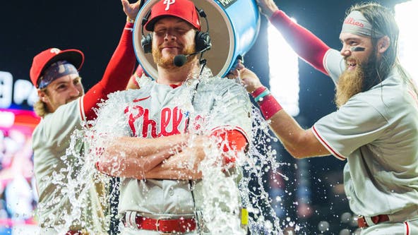Phillies Kimbrel becomes 8th pitcher in MLB history to earn 400 saves