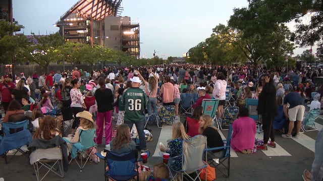 Taylor Swift fans descend on South Philadelphia despite many not having tickets