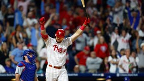 Schwarber's walkoff HR lifts Phillies past Dodgers for sixth straight victory