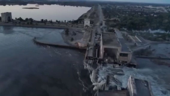 Collapse of major dam in Ukraine triggers emergency as Moscow, Kyiv blame each other