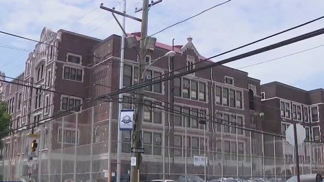 Philly families cope with last-minute changes as students take virtual classes, due to poor air quality