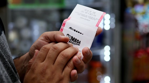 Mega Millions lottery jackpot nears $1B ahead of Friday drawing