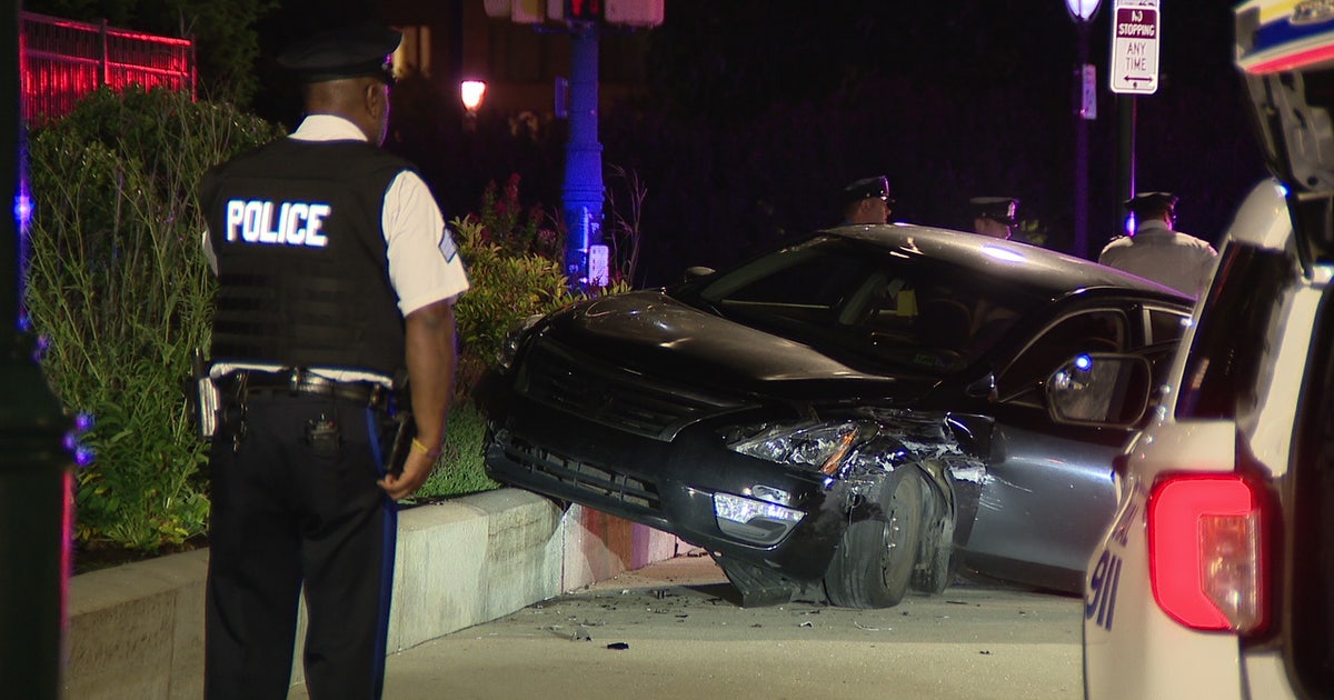 Police pursuit ends with crash in Center City, 2 suspects in custody ...