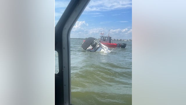 4 people, dog rescued moments before sinking boat capsized in Barnegat Bay: Coast Guard