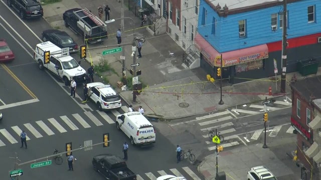 2 men shot to death in front of Kensington convenience store: police