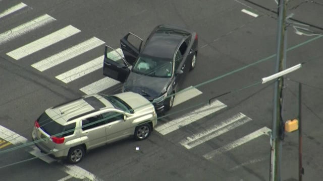 3 people in custody after pursuit of alleged homicide suspect in Mayfair, police say