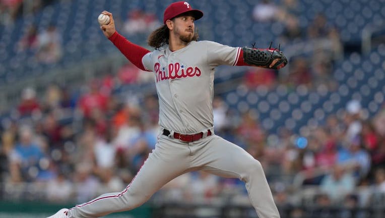 Wheeler working on no-hitter for Phillies through 7 innings