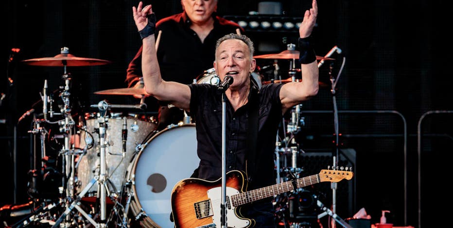 Bruce Springsteen postpones Philadelphia concerts just hours before first show due to illness