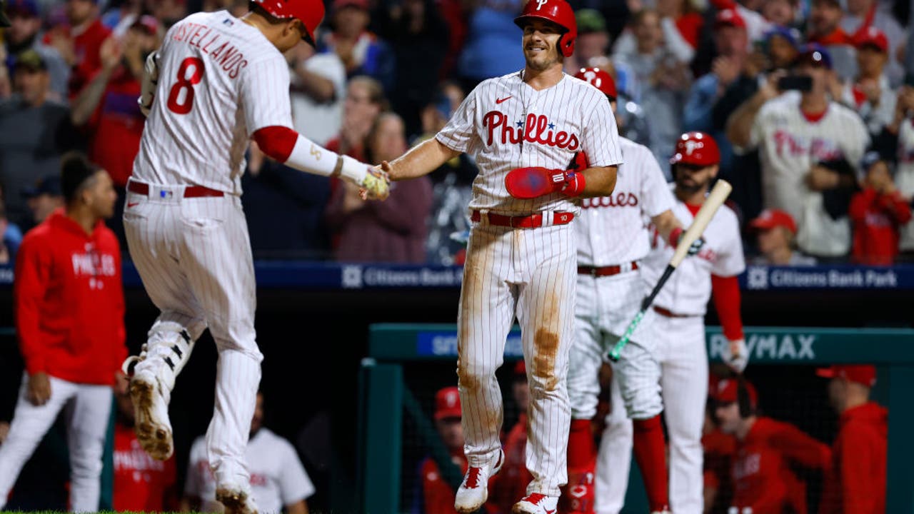 Guy Runs Onto Field, Phillies' Bats Promptly Go Off in Late Comeback Win -  Crossing Broad