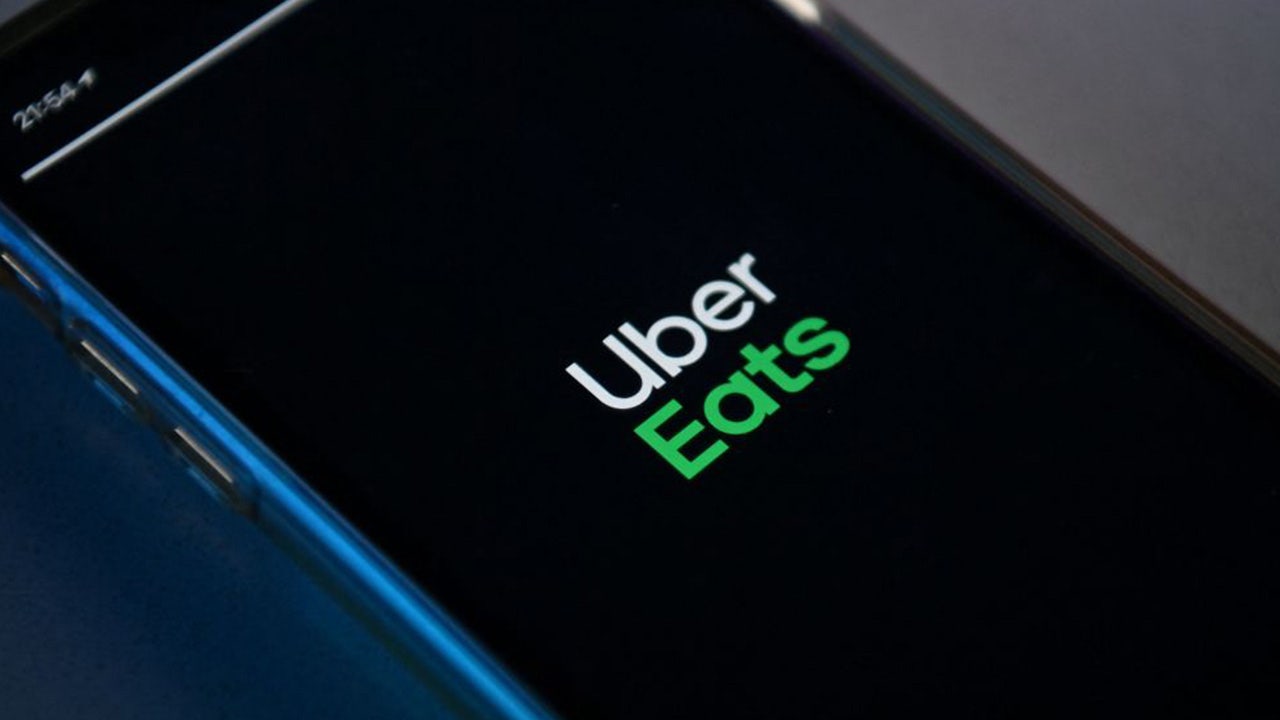 Restaurant-Focused Delivery Features : the uber eats app