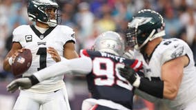 Jalen Hurts, Eagles build early lead, hang on to beat Patriots 25-20