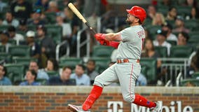 Schwarber hits 483-foot homer, 4 other Phillies go deep in 7-1 win over Braves