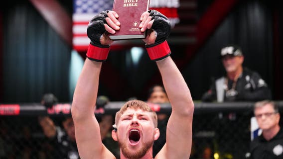UFC fighter wins bout after bringing Bible into cage, says company 'gives me freedom to be who I want to be'