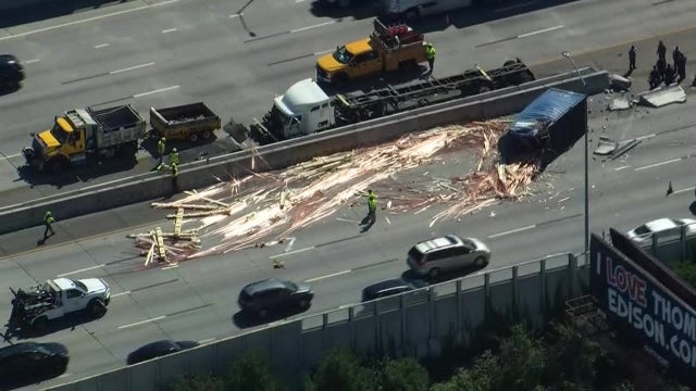 Tractor trailer spills cargo after striking I-95 barrier, van; at least 2 injured in North Philly