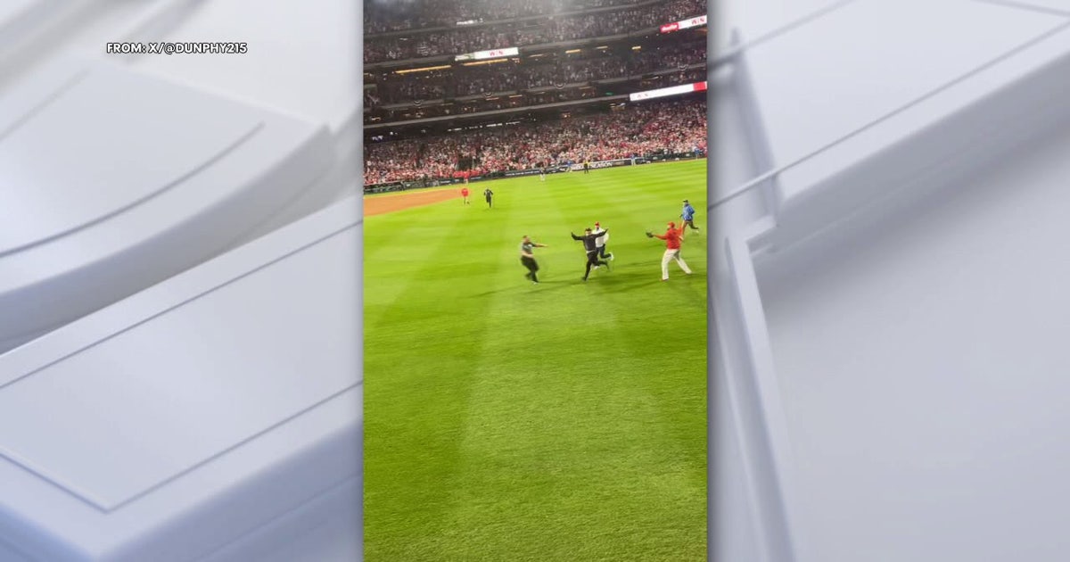 Watch: Phillies fan tackled after storming field; bullpen bursts out in ...