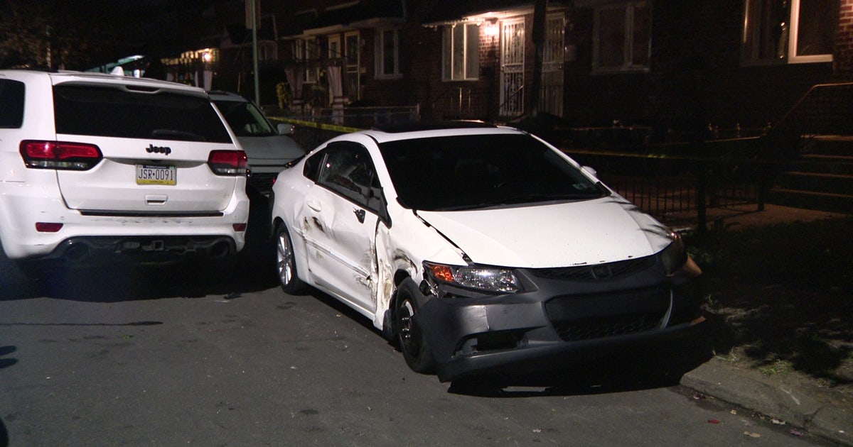 3 suspects flee after crashing stolen car into police vehicle in ...