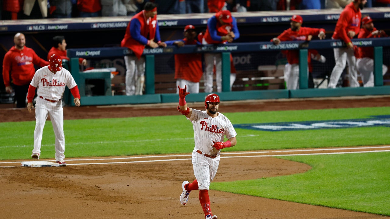 Wheeler strong, Phillies hit 3 home runs in NLCS Game 1 win over D