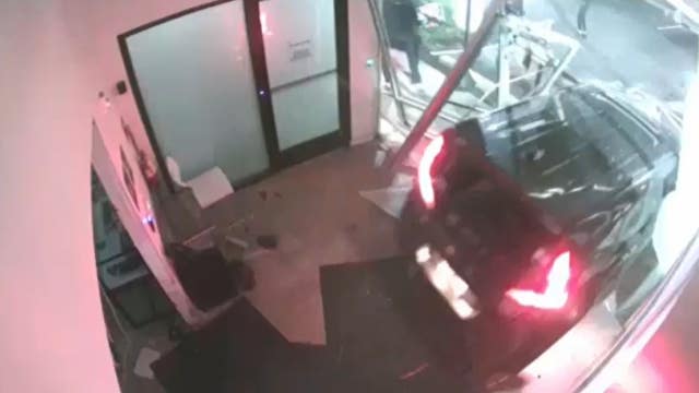 Video: Looting suspects ram car into marijuana dispensary in Philadelphia neighborhood