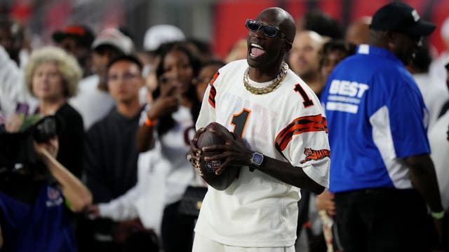 Former NFL star leaves $1,000 tip for South Jersey waitress, teacher